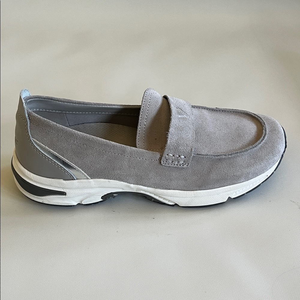 Vionic 23walk Loafer in Paloma Gray Suede Slip-On Sneaker/Loafer women’s size 10